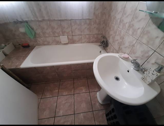 3 BEDROOM FREEHOLD FOR SALE IN MINNEBRON